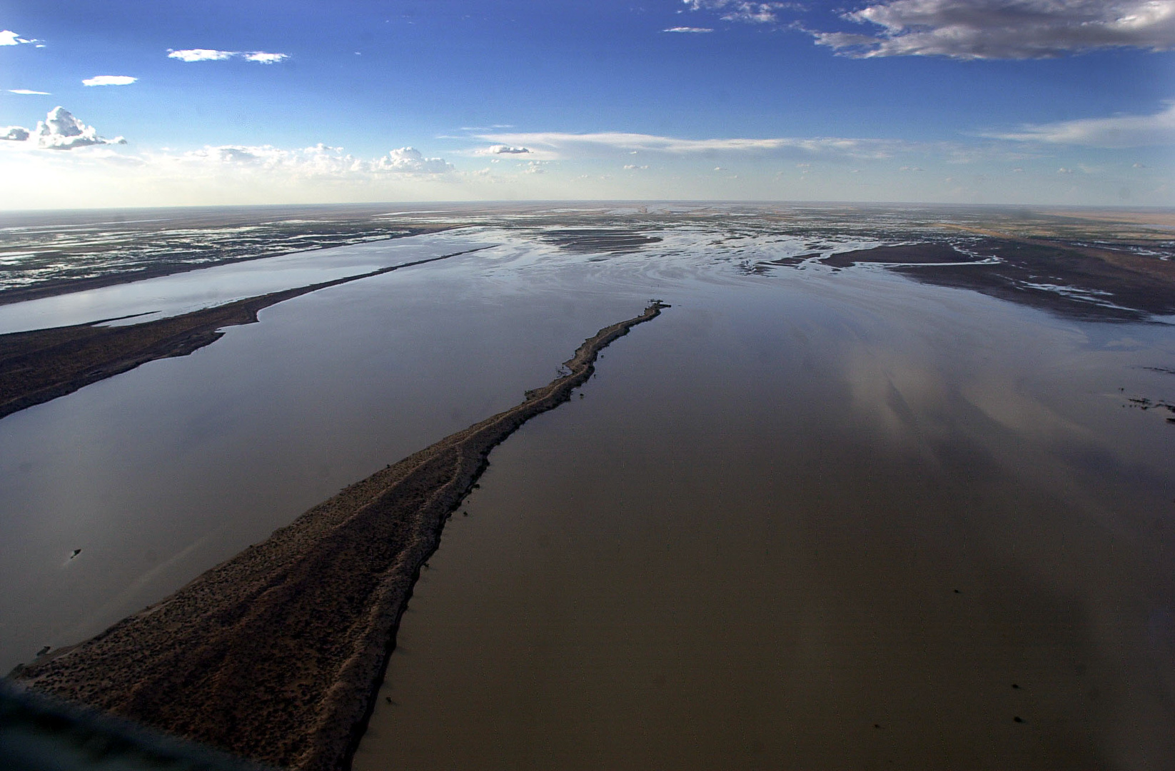 Simpson desert in flood. Feb 2004